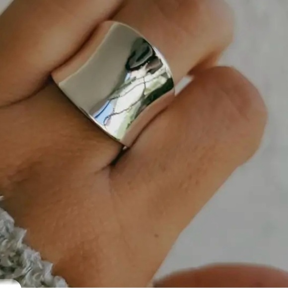 New! Concave Silver Tone Ring - Picture 5 of 6